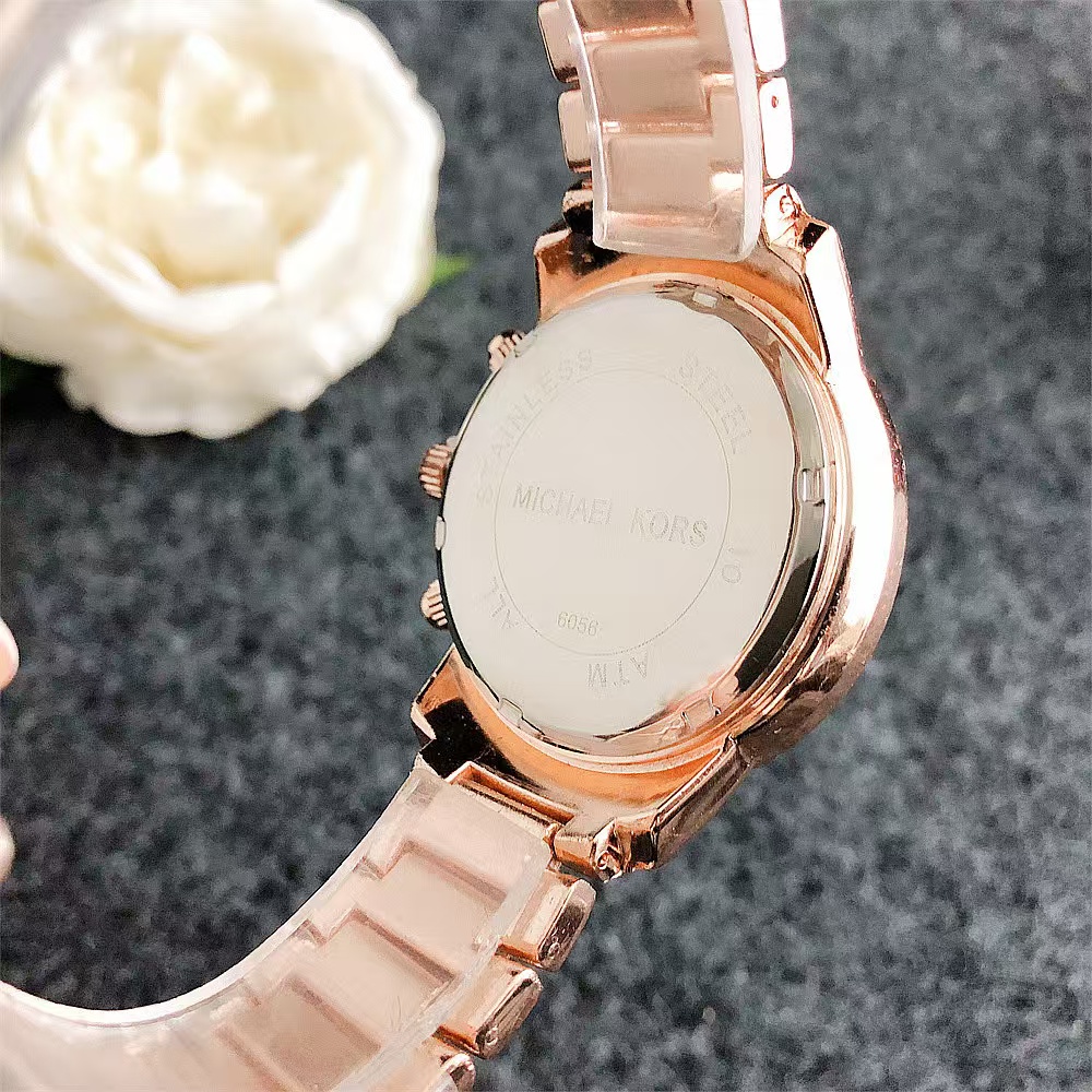 Michael Kors New Luxury Women' - Luxury Lifestyle Photography 评论和价格